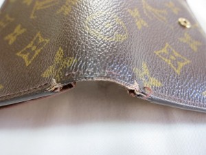 【ルイ・ヴィトン】モノグラム　財布のほつれを縫製。表面の割れも補修。