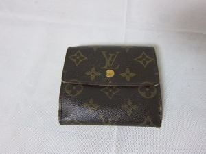 【ルイ・ヴィトン】　二つ折り財布の「内張り交換」と「部分補色」「コバ補修」など。
