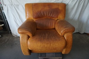 MADE IN ITALY  BASTEX社製のソファーの色あせ・黒ずみ・シミ・キズスレを染直し修理で綺麗に修復！！
