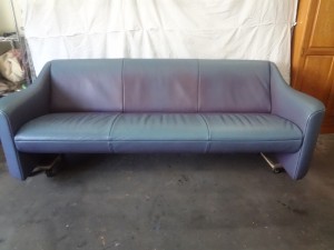 紫外線焼けしたソファーをクリーニングしてから、染直しリペア！！