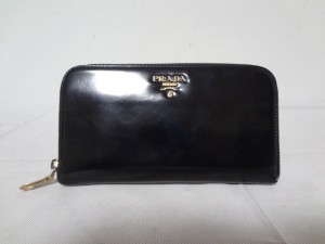 【博多店】　PRADA　黒い財布の修理！