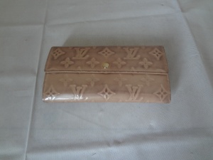 【LOUIS VUITTON】　ルイ・ヴィトンのエナメル財布を、再生修理！！