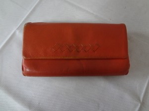 【博多店】　オレンジ色の財布が、黒ずんで困っている方からのご依頼です。