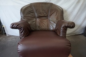 【博多店】オランダ製　ソファー　座面・ひじ掛け部分張替もやっています。