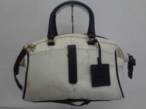【博多店】白いバッグに　黒いシミ！！　部分補色で、綺麗に修復！
