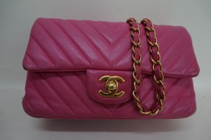CHANEL/シャネル　ピンクのバッグの角擦れ、色あせを染直し修理とチェーンを再メッキで綺麗にした事例です。
