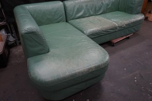 【福岡博多店】ソファー座面の部分張替修理+染め直しリペア+座面内部のヘタリ修理+クリーニングで２０年物のソファーを綺麗にしました。