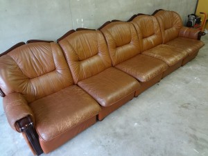 久留米市～　20年使用のソファーのリペア修理＆染め直しです。