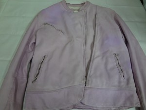 薄紫色のジャケットを黒に染替えました。