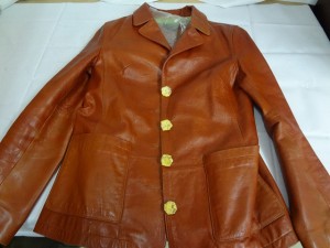 福岡県筑紫野市から、ジャケット　染直し　色あせ　修理。
