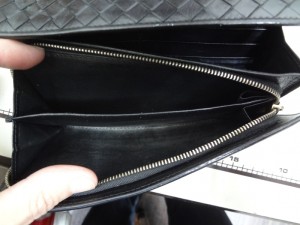 ファスナー交換修理　ボッテガの財布。