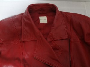 【CIEL-UN】　革の赤いジャケットの染め直し修理は、革研博多店です！