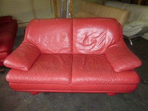 福岡市早良区～情熱の赤いソファーのスレキズを修理、修復、リペアしました。