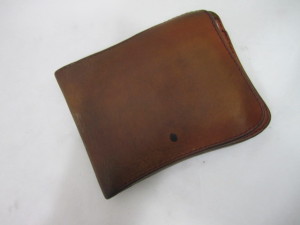 使い込んだ《二つ折り財布》をクリーニング・染め直しで使える財布に変身！