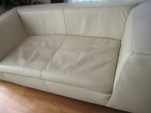 白色・アイボリー色のソファの汚れをクリーニング・染め直し・コーティング加工の修理事例