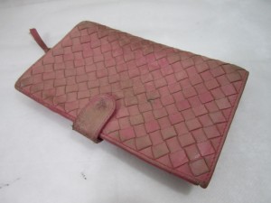 ボッテガ・ヴェネタの長財布　　ピンク色が汚れてもブルー色へ変える修理事例