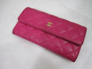 シャネル　マトラッセの長財布　ピンク色を綺麗にする修理事例