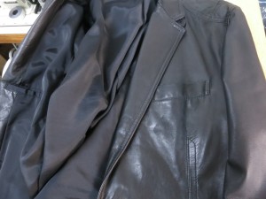 革ジャケット・革ジャンのシール跡の補修　広島での革修理屋ブログ