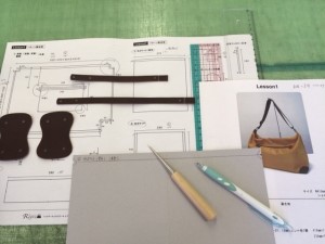 バッグ縫製の勉強　一本掛シュルダーの作製　型紙作成　裁断
