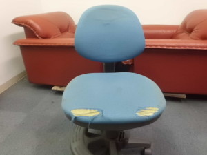 事務用椅子　張替（布⇒布）修理／鹿児島市内某企業様より座面・背もたれの張替修理のご依頼です。
