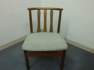 ダイニング椅子張替（布➡着物）／鹿児島市より玄関装飾用椅子の着物（振袖）生地への張替修理のご依頼です。