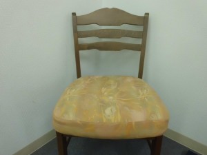 ダイニング椅子（チェア）張替（布➡革）修理／鹿児島市より布色あせ＆破れによる張替修理（布➡革）のご依頼です。