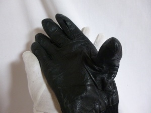 革手袋　修理／指先の破れによる縫製修理を鹿児島市小野町より御依頼頂きました。