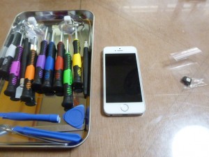 ちょっとブレイクタイム！！【自分で出来る・・かも！？iPhone5s修理】「通話中、相手の音が割れる・・・」ということでイヤースピーカーの交換をしてみました。。鹿児島中央店