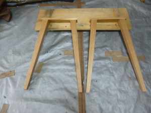 ダイニングテーブル修理／鹿児島市より木製家具の脚カット（脚を短く）の御依頼になります。