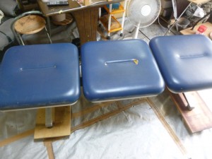 椅子（イス）張替修理（合皮）／鹿児島県内某企業様より待合椅子（イス）の合皮劣化による張替修理の御依頼です。