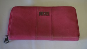 【ディーゼル】ピンクの長財布　クリーニングで取れない黒ずみは染め直しで解決！！