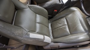 【車シート】トヨタ・ソアラ　運転席シート　破れ、ひび割れ　張り替えない補修です☆