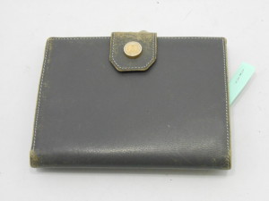 Loewe ロエベ　２つ折り財布を修理しました！！