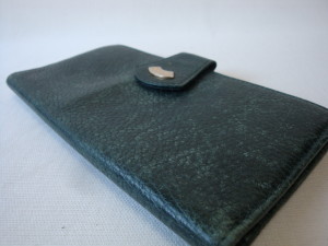 色褪せた革の財布　ブラックにカラーチェンジします！