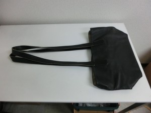 FAUSTO　SANTINI　バッグの修理　持ち手のカットと四隅のスレ傷補修