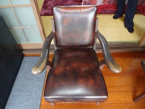椅子の修理　張替えと座面のへたりを補修