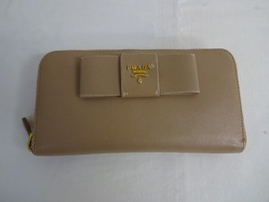 プラダ　財布の色落ち修理・補修