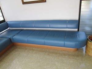 【sofa】著名病院の待合室ソファの張替えのご依頼です。