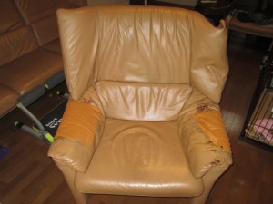 【sofa】リクライニング　ソファの肘置きの破れ補修のご依頼です。