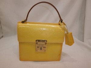 エナメルバッグが黄ばみ・変色してしまったら、どうしたらいいの？