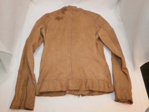 ジャケットの汚れ・染み修理は、今のうちに！革製品のクリーニングも革研究所！