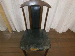 椅子座面張替え修理！革と合成皮革の修理金額の違い、ご存知ですか？