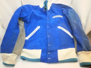 スエード素材ジャケットの色落ち！落ない汚れは、染め直し修理をお薦めいたします！