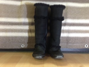 【トリーバーチ】ロングブーツの傷補修　 つま先の擦れ傷・剝げ・破れを修理しました　大阪・奈良・和歌山でブーツの修理・補修はぜひ当店で！