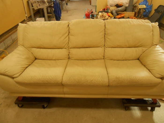 本革ソファーの座面部分を張替えずに低価格な染め直しで補修　大阪府で椅子・ソファーの修理はぜひ当店で！　