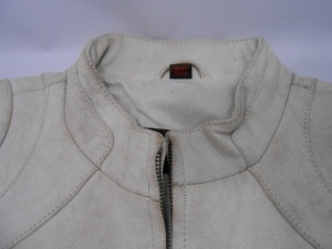 【ライダースジャケット】ホワイトの黒ずみをクリーニング　革研究所・新宿店