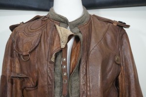 福岡県大野城市より、シェアーススピリット（SHARE SPIRIT）の革のジャケットの色あせ・シミを染め直し修理で綺麗に修復した事例です。