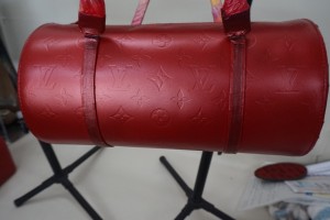 ルイ・ヴィトン/LOUIS VUITTON　ヴェルニルージュ　ベンドフォード　パピヨン筒形バッグの変色転写を染直し修理で綺麗にする事例です。