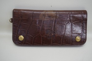 イルビゾンテの財布の色あせを、染直しリペアでキレに修理しました。