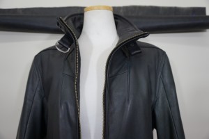 久留米市から、【シュリセル】SCHLUSSEL　革のジャケットの色あせを染直しリペアで綺麗にした事例です。